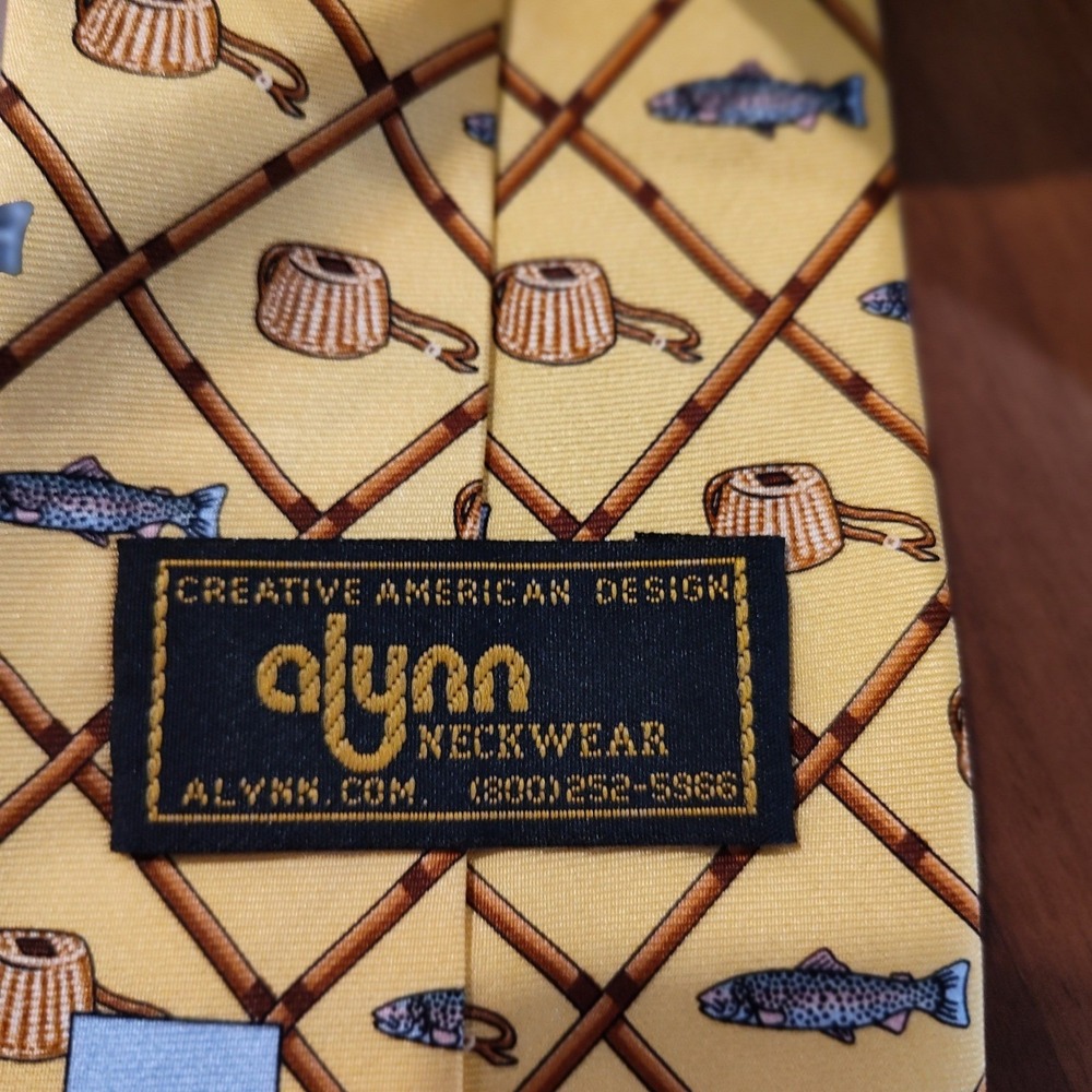Alynn Neckwear Mens Silk Tie Yellow Trout & Creel Fishing Novelty Fly Fishing - Picture 2 of 4